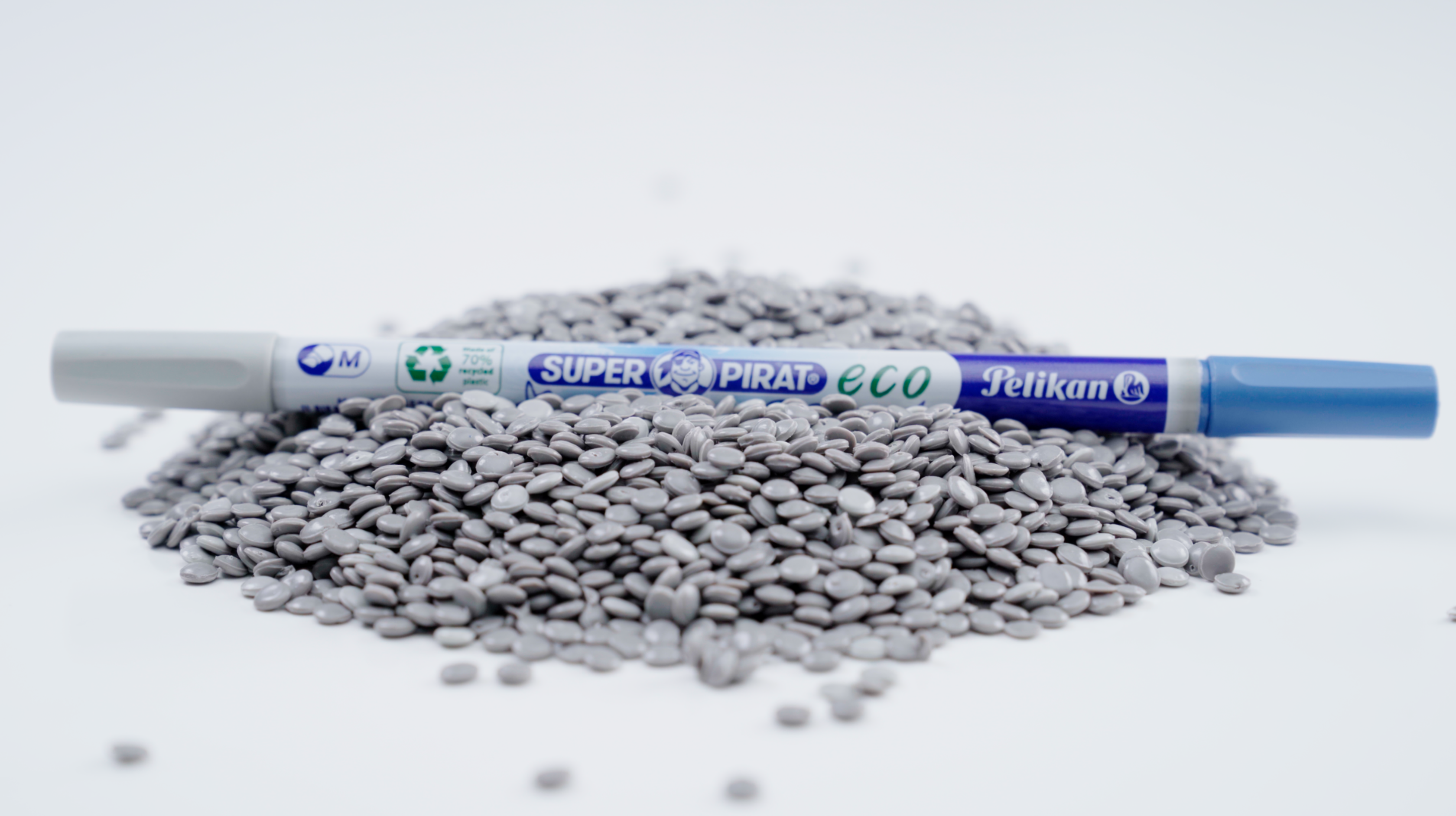 Pelikan SUPER-PIRAT® eco mit Systalen® PP Rezyklat