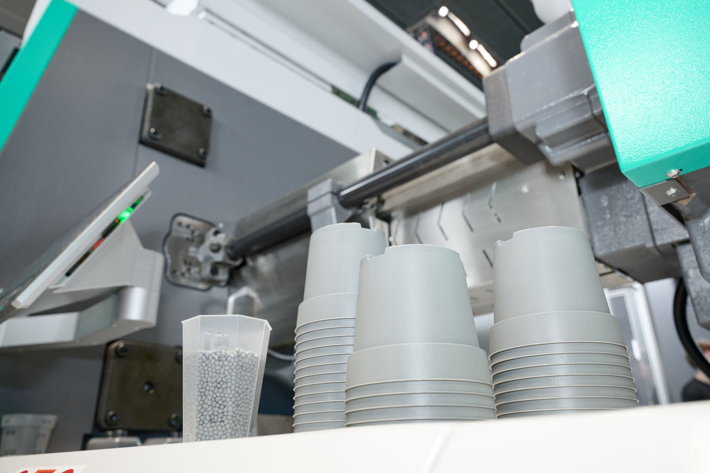 Systalen® PCR recyclate from the Green Dot and the product, high-quality plant pots from OSKO (Photo: ARBURG) Systalen® PCR recyclate from the Green Dot and the product, high-quality plant pots from OSKO (Photo: ARBURG)