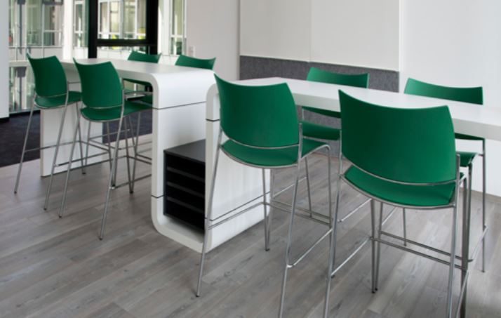 Casala® Curvy Circular Barhocker aus Systalen® Rezyklat 